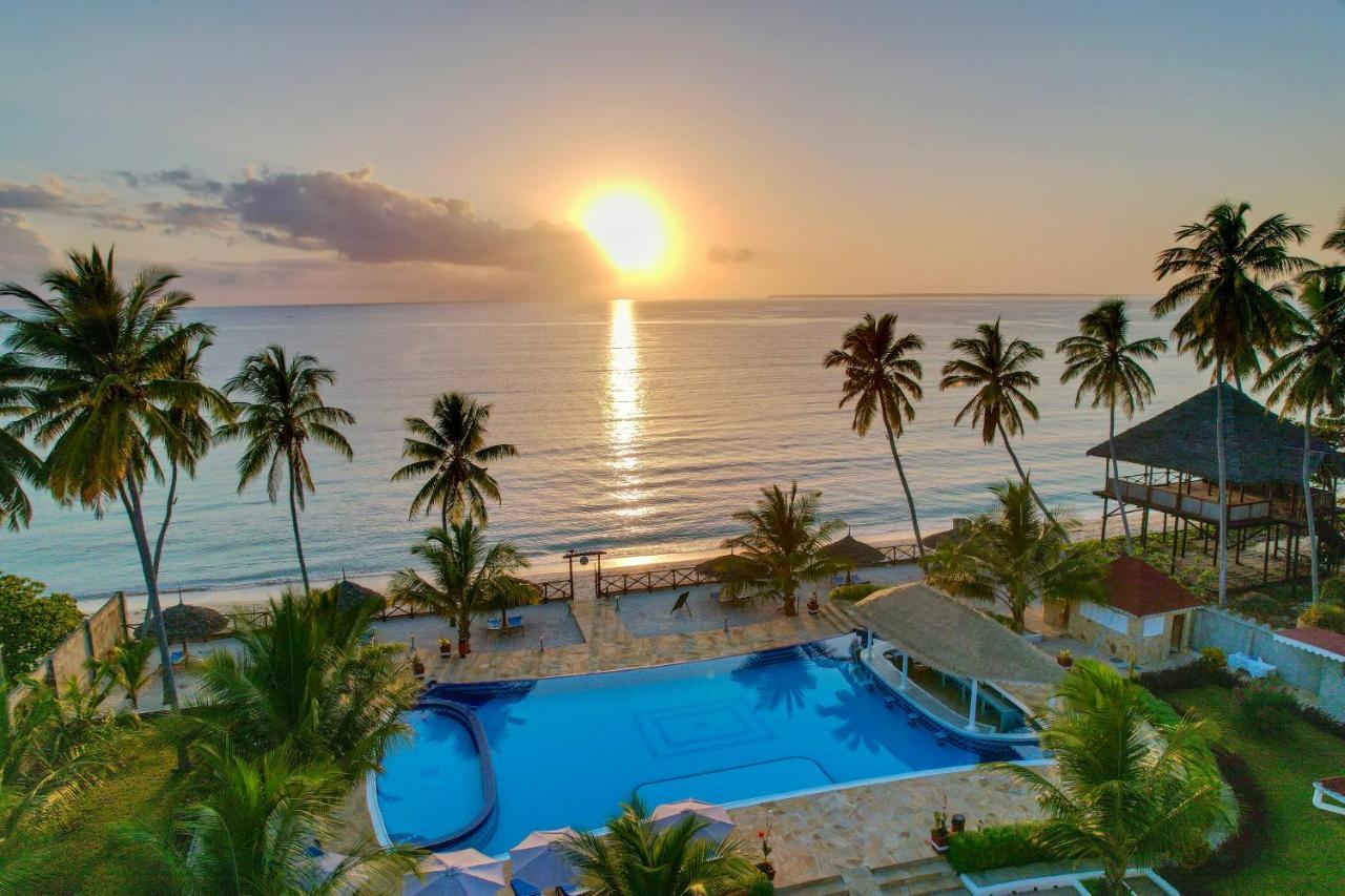 Sunny Palms Beach Bungalows Uroa Exterior foto